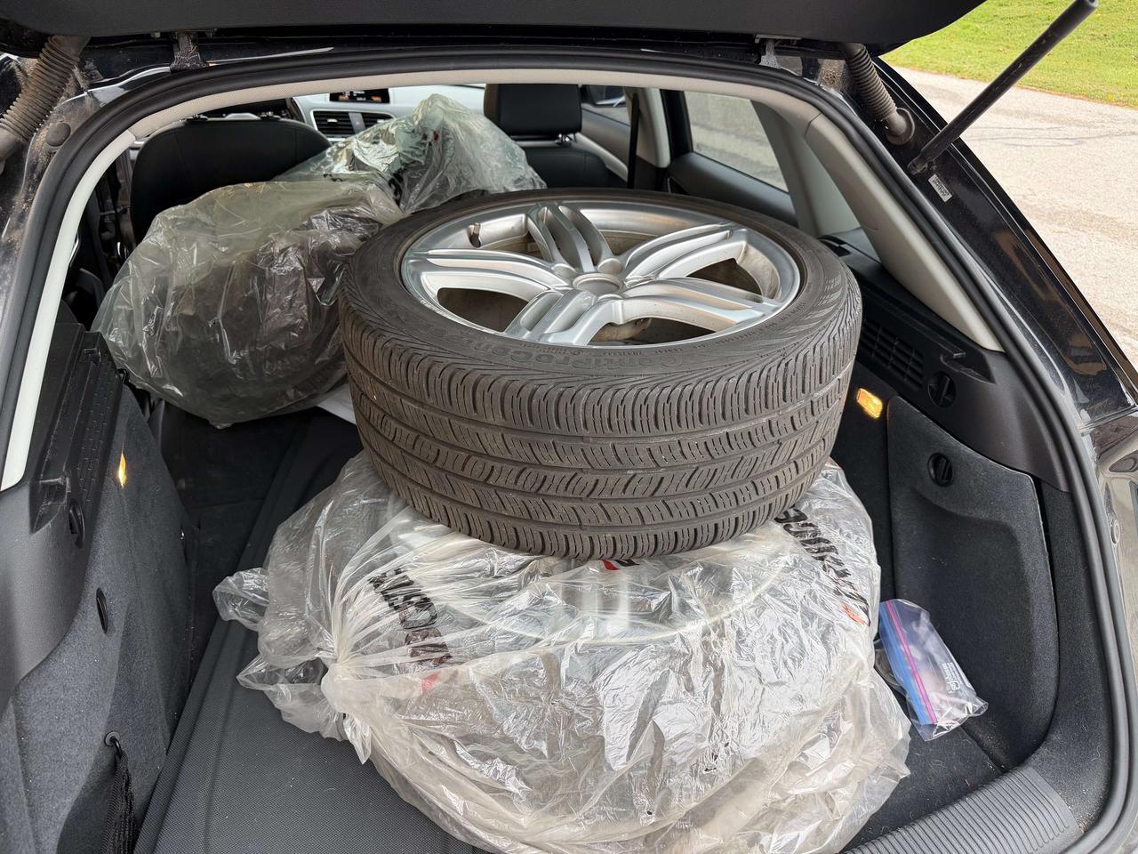 2015 Audi Q3 Progressiv Certified Low Km 2 Sets of wheels Photo