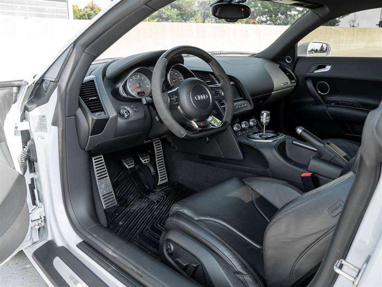 2014 Audi R8 V8 Navigation Pkg Fine Nappa Leather Pkg Carbon Side blade Photo