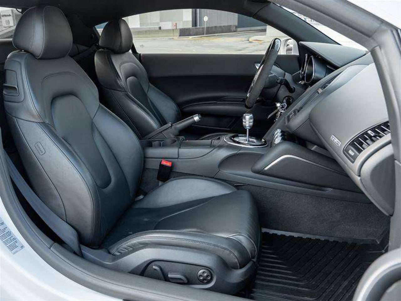 2014 Audi R8 V8 Navigation Pkg Fine Nappa Leather Pkg Carbon Side blade Photo