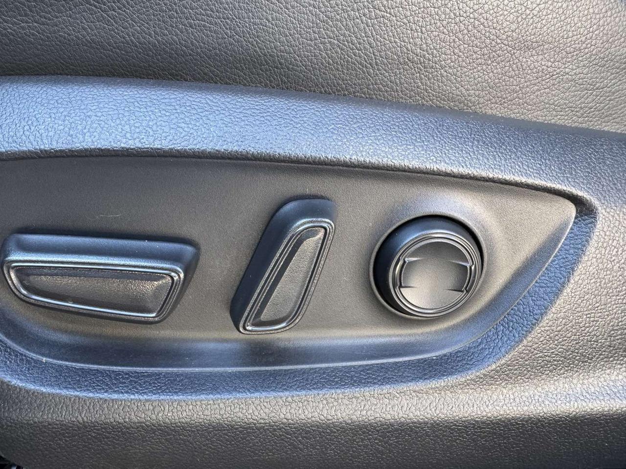 2021 Toyota Camry SE UPGRADE AWD   Sunroof   Push Start   Htd Steering Photo