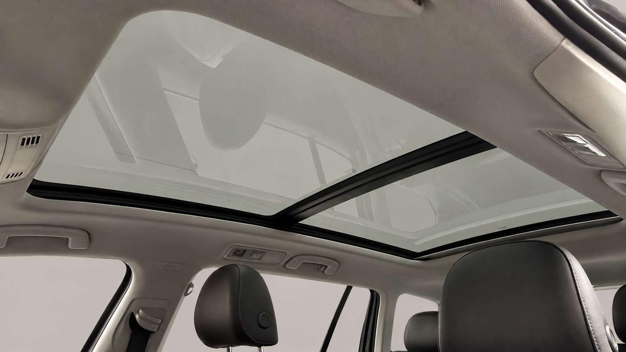 2017 Volkswagen Golf Highline   Certified   No Accident   Sunroof   Leather Photo