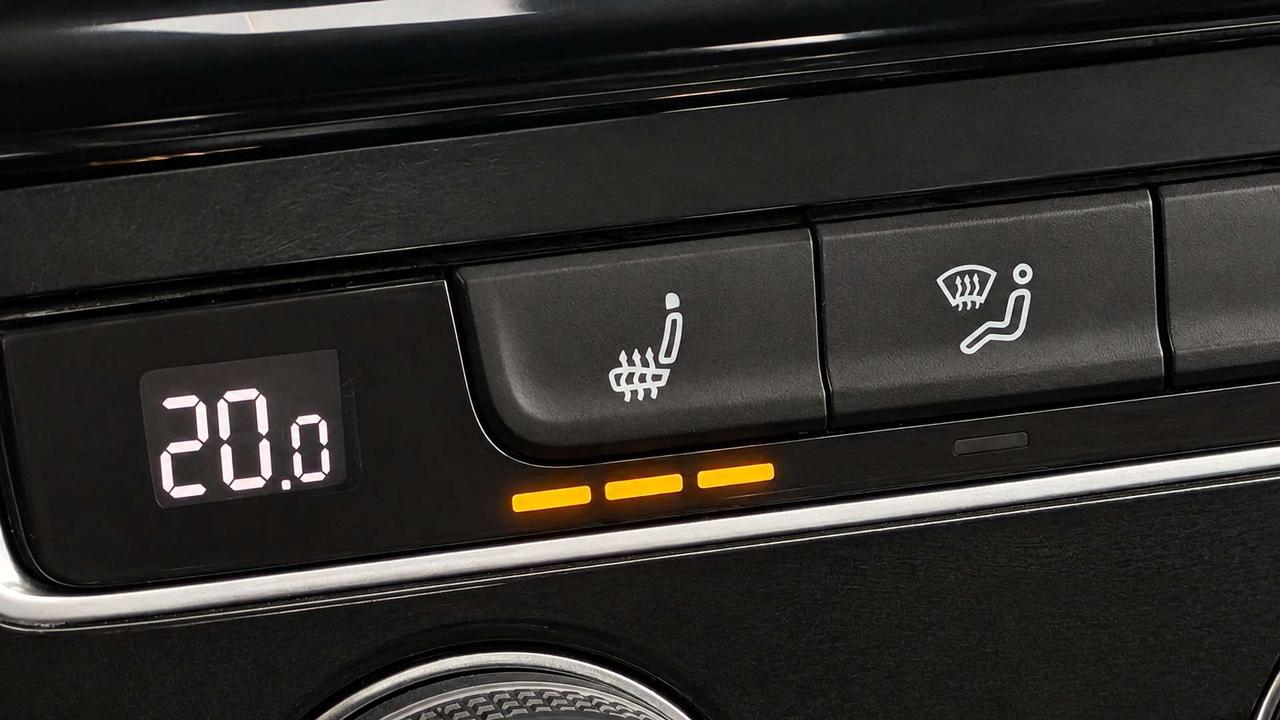 2017 Volkswagen Golf Highline   Certified   No Accident   Sunroof   Leather Photo
