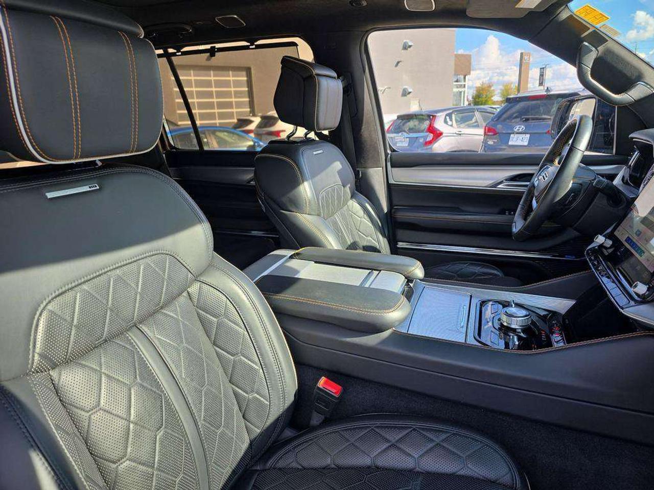 2023 Jeep Grand Wagoneer Series III   NO ACCIDENTS VENT.LEATHER PANOROOF Photo