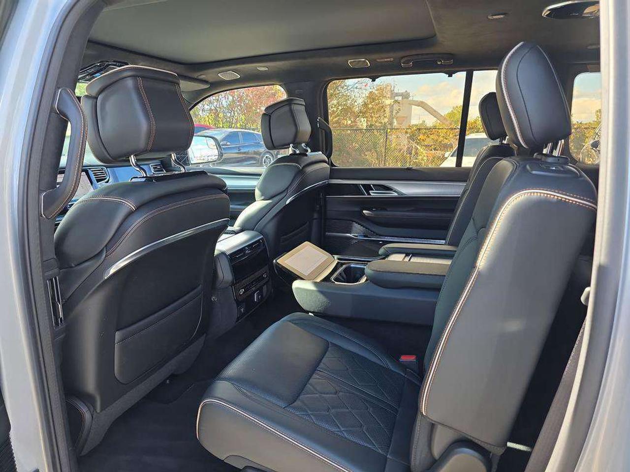 2023 Jeep Grand Wagoneer Series III   NO ACCIDENTS VENT.LEATHER PANOROOF Photo
