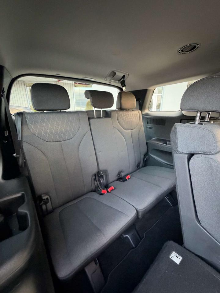 2020 Hyundai PALISADE Essential 8-Passenger AWD Photo