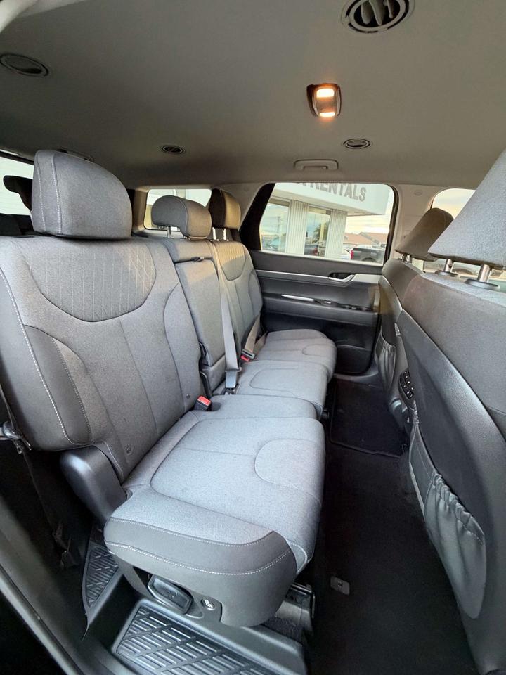 2020 Hyundai PALISADE Essential 8-Passenger AWD Photo
