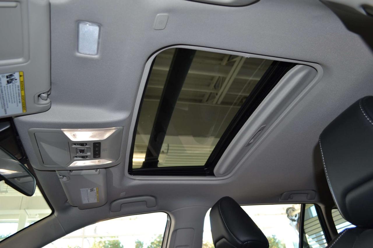 2025 Toyota RAV4 XLE Photo