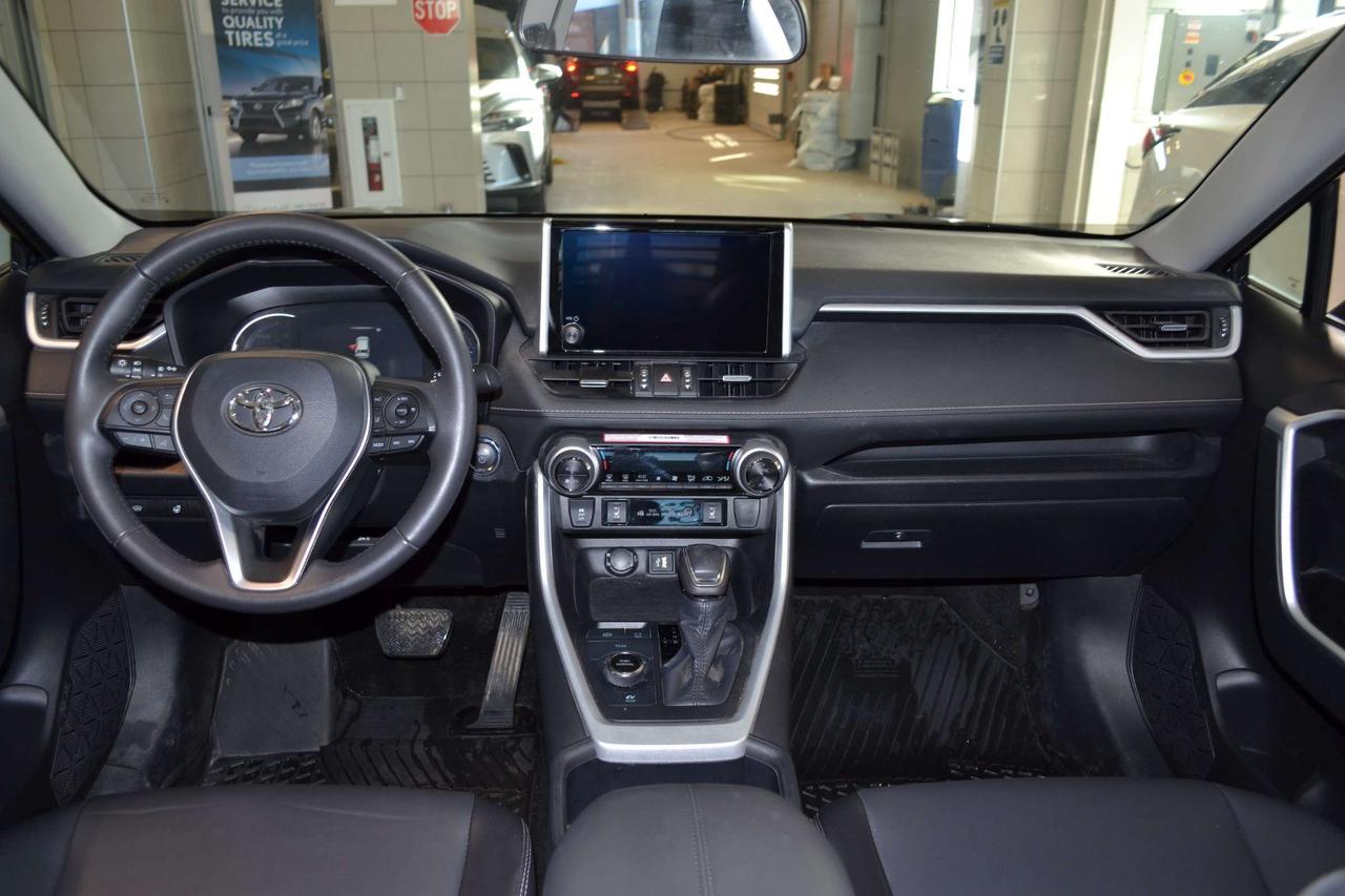 2025 Toyota RAV4 XLE Photo