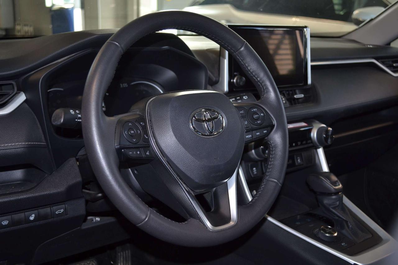 2025 Toyota RAV4 XLE Photo