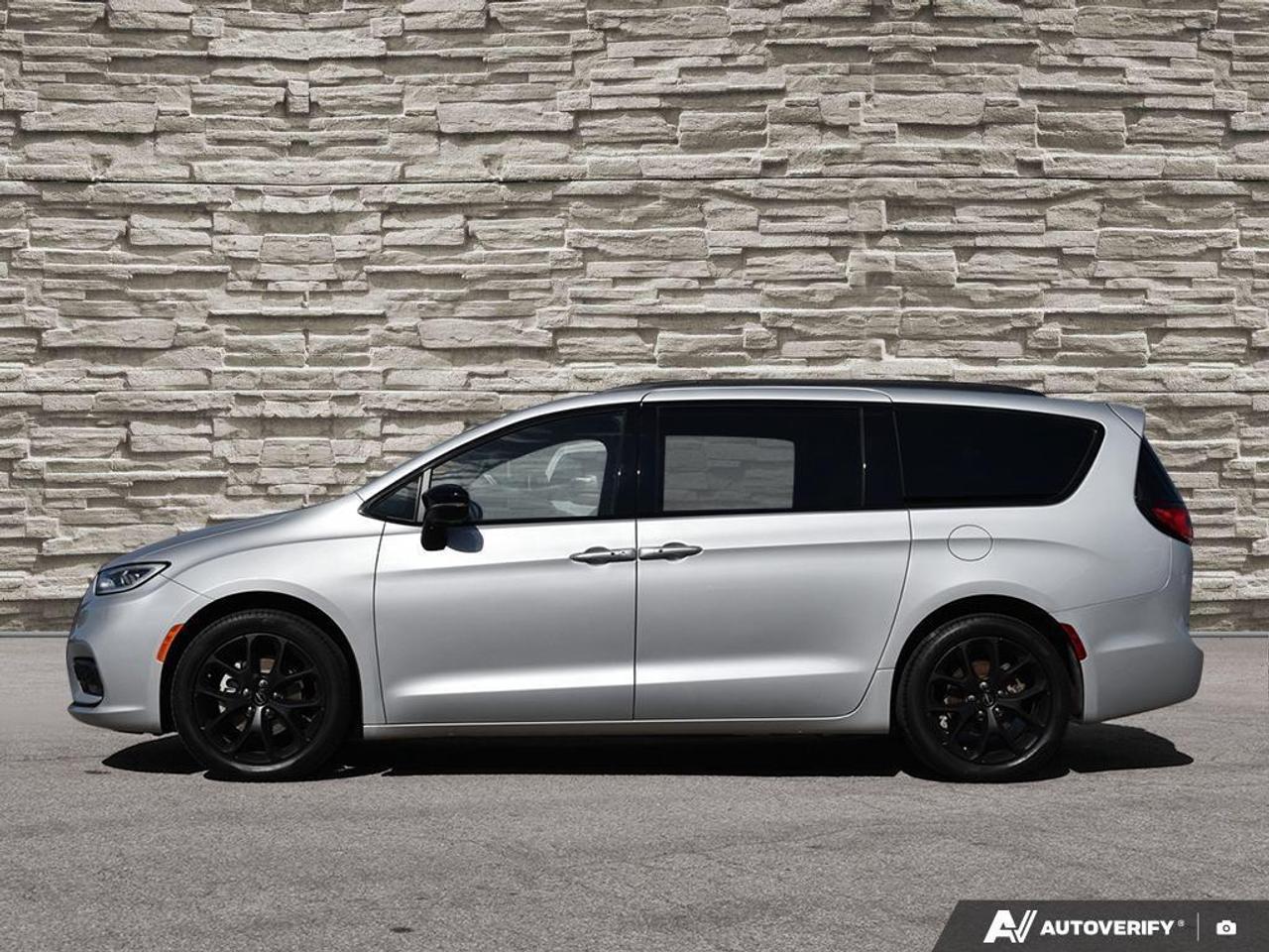 2024 Chrysler Pacifica Limited Front-Wheel Drive Passenger Van Photo2