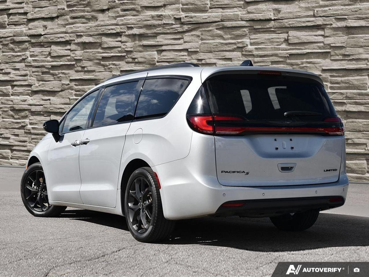 2024 Chrysler Pacifica Limited Front-Wheel Drive Passenger Van Photo