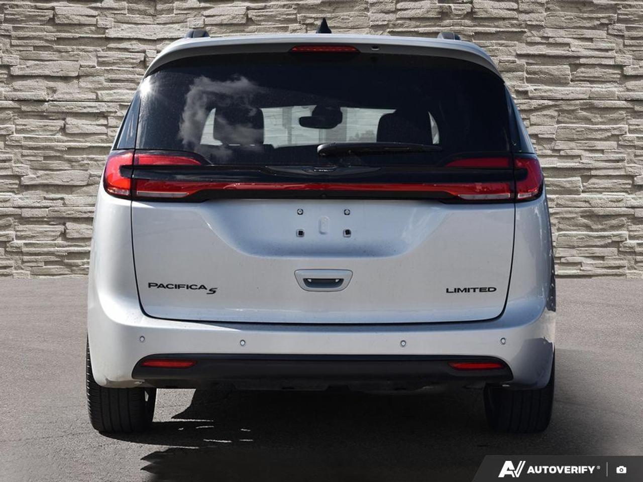 2024 Chrysler Pacifica Limited Front-Wheel Drive Passenger Van Photo