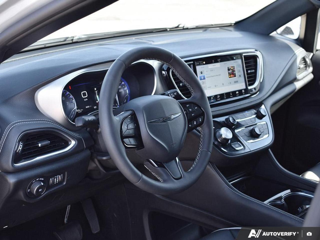 2024 Chrysler Pacifica Limited Front-Wheel Drive Passenger Van Photo