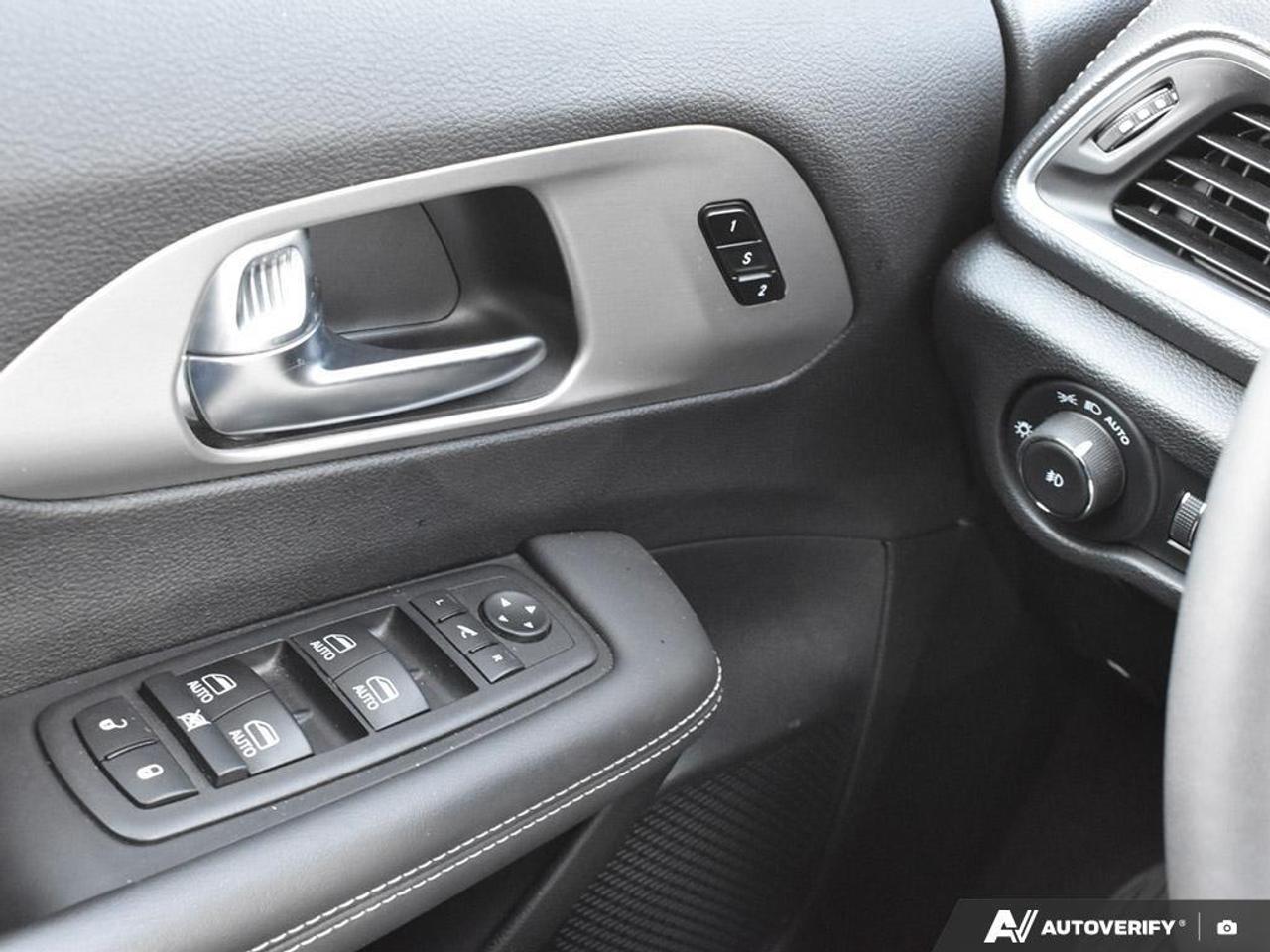 2024 Chrysler Pacifica Limited Front-Wheel Drive Passenger Van Photo