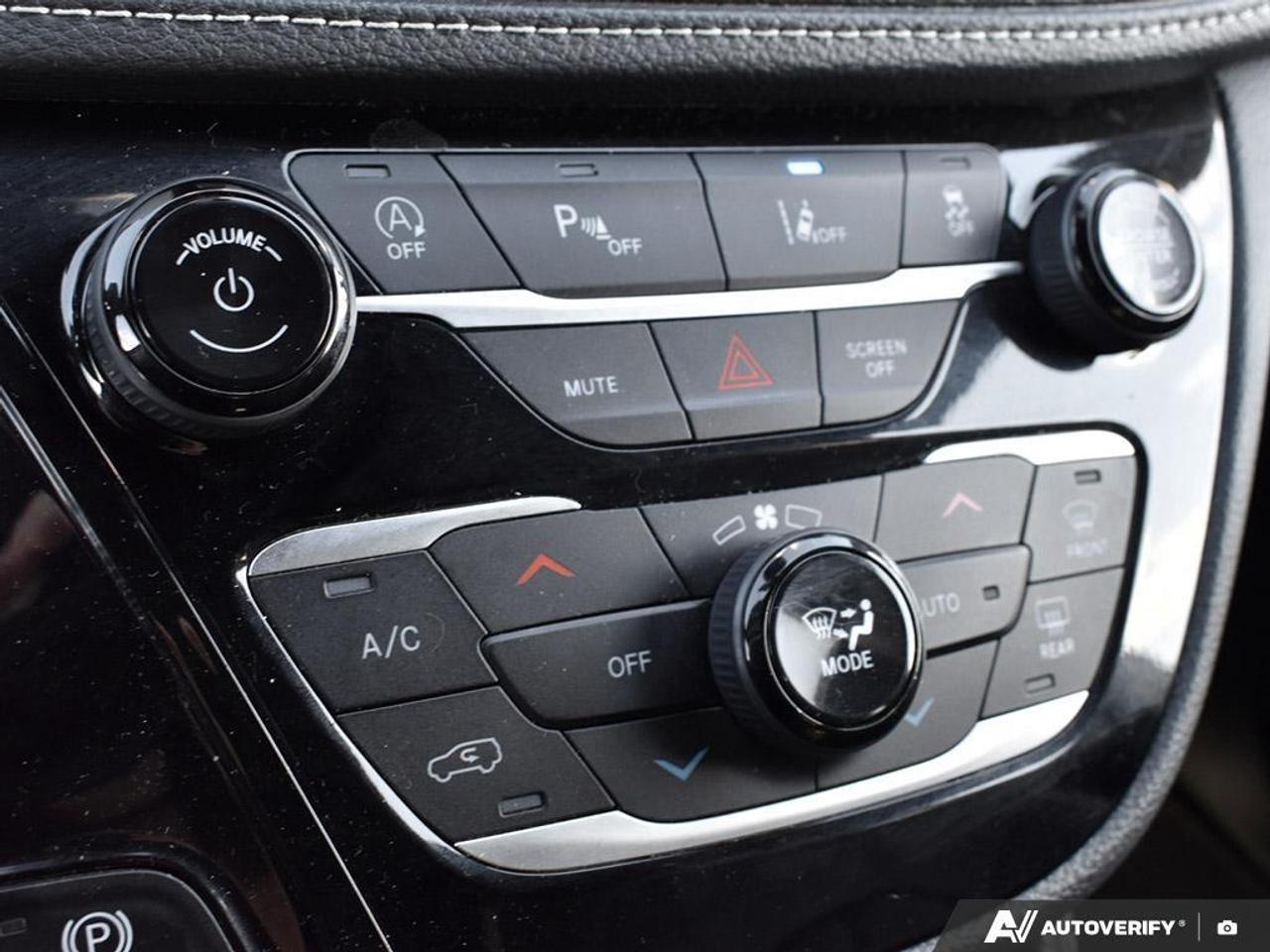 2024 Chrysler Pacifica Limited Front-Wheel Drive Passenger Van Photo