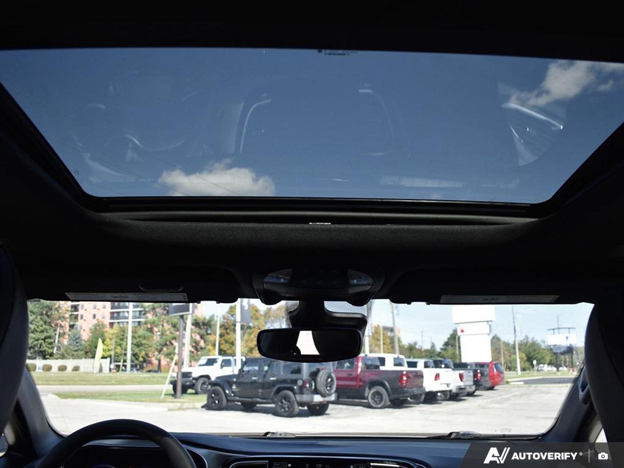 2024 Chrysler Pacifica Limited Front-Wheel Drive Passenger Van Photo