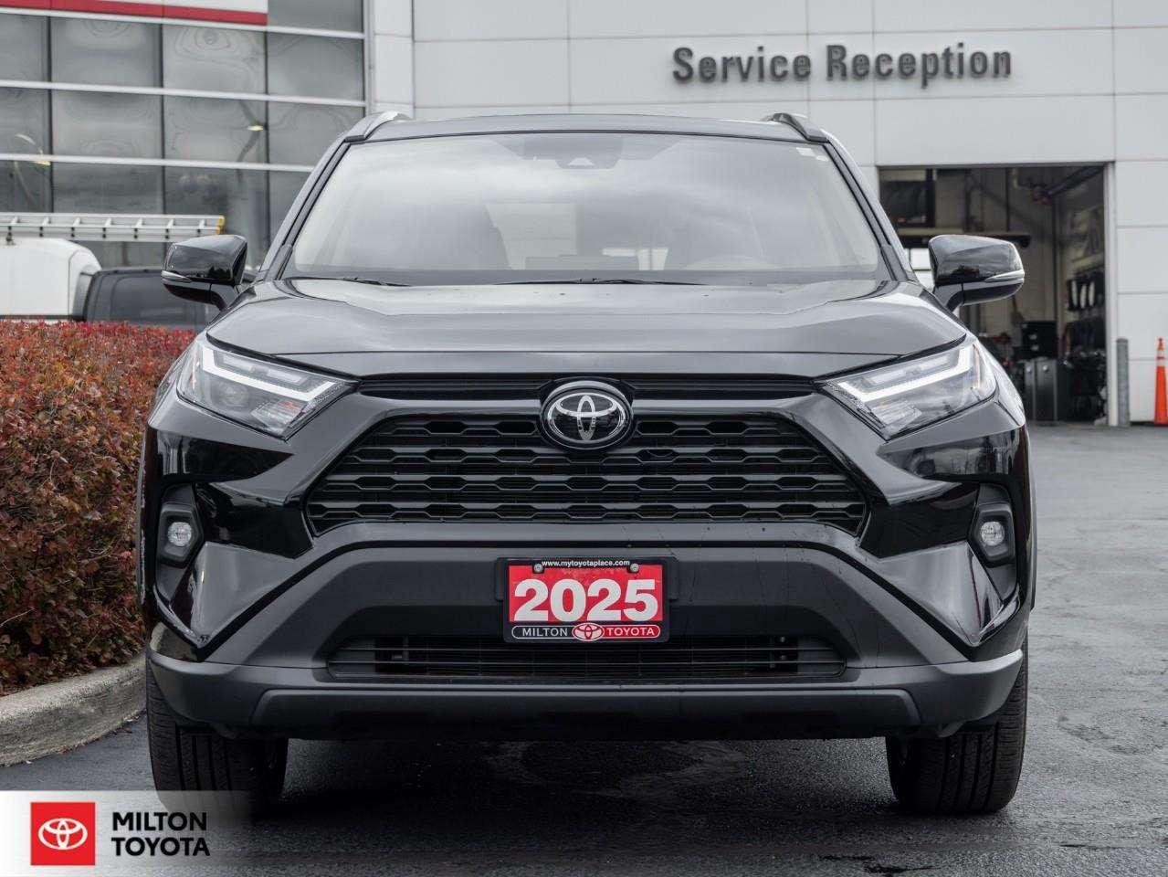 2025 Toyota RAV4 PREMIUM LEATHER SUNROOF REMOTE CONNECT 19 WHEELS ONE OWNER TCUV XLE Photo5