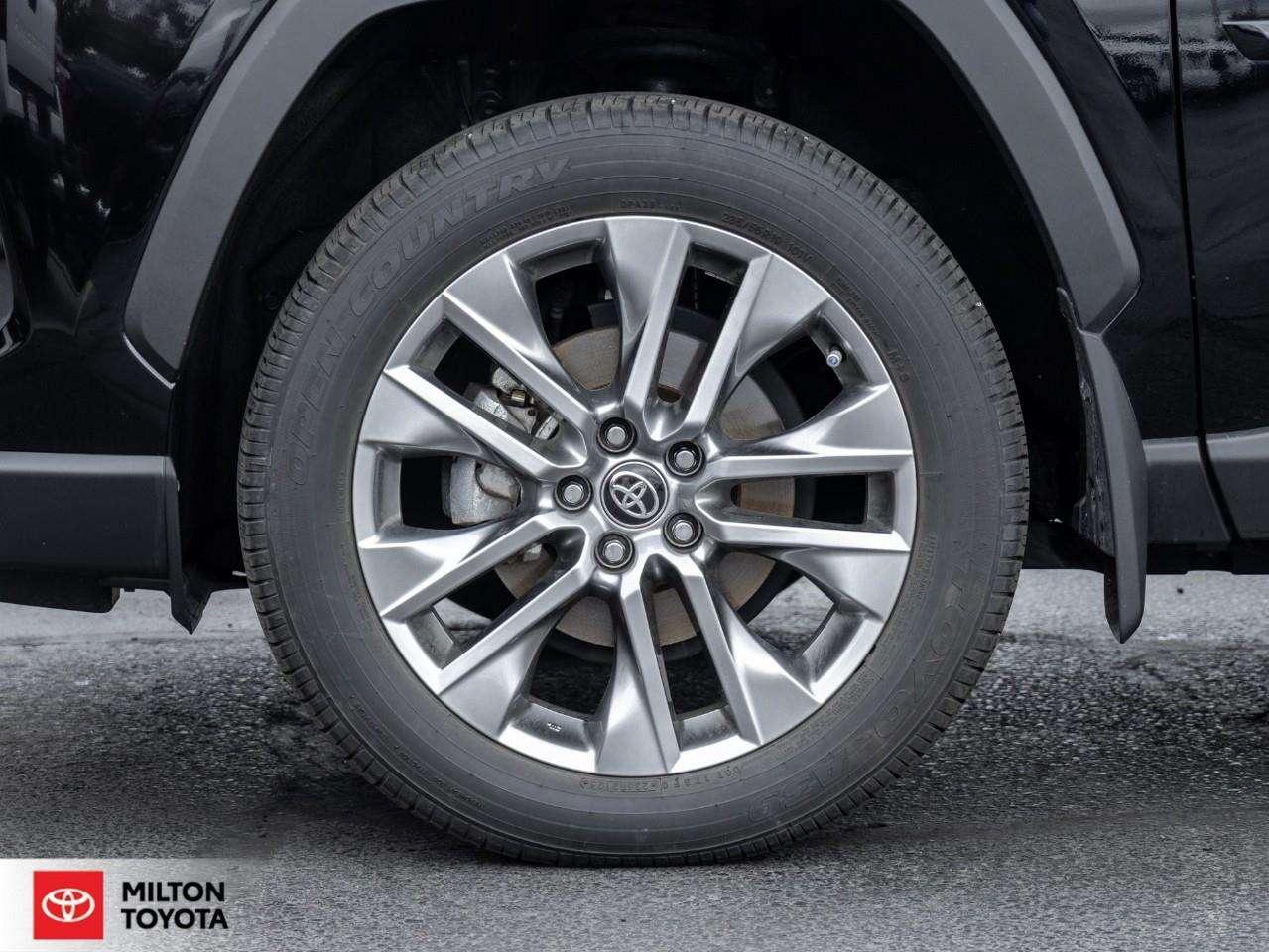 2025 Toyota RAV4 PREMIUM LEATHER SUNROOF REMOTE CONNECT 19 WHEELS ONE OWNER TCUV XLE Photo