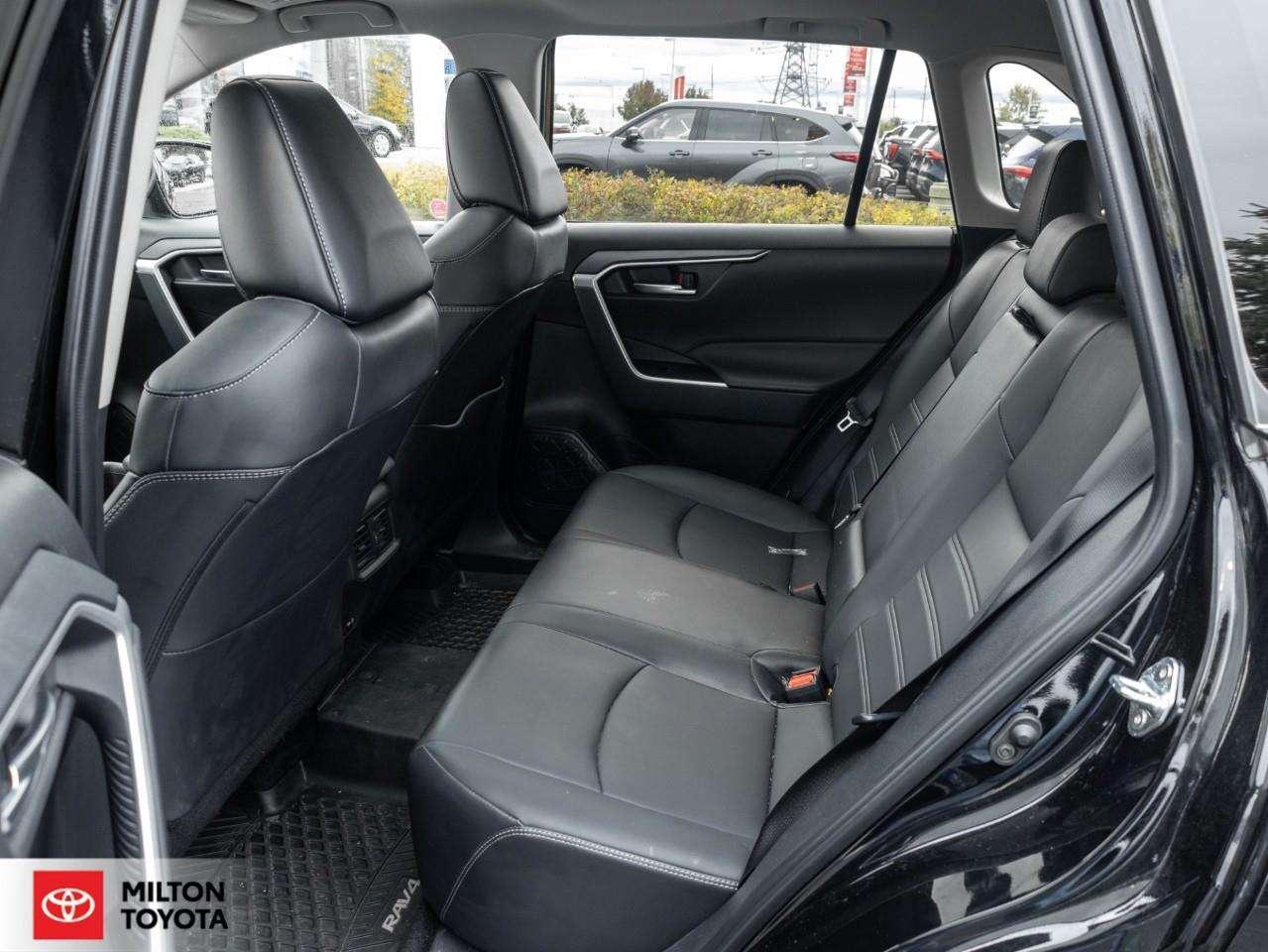 2025 Toyota RAV4 PREMIUM LEATHER SUNROOF REMOTE CONNECT 19 WHEELS ONE OWNER TCUV XLE Photo