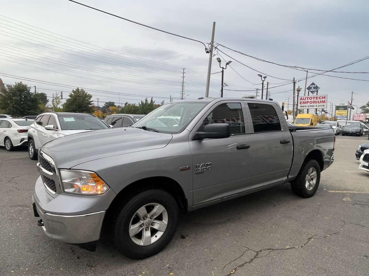2022 RAM 1500 SLT CREW CAB HEMI 4X4   6PASS   Rev Cam Photo