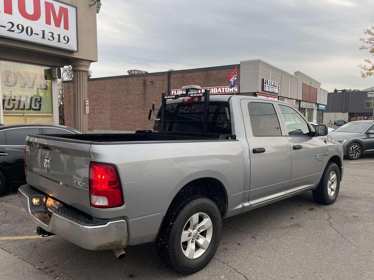 2022 RAM 1500 SLT CREW CAB HEMI 4X4   6PASS   Rev Cam Photo4