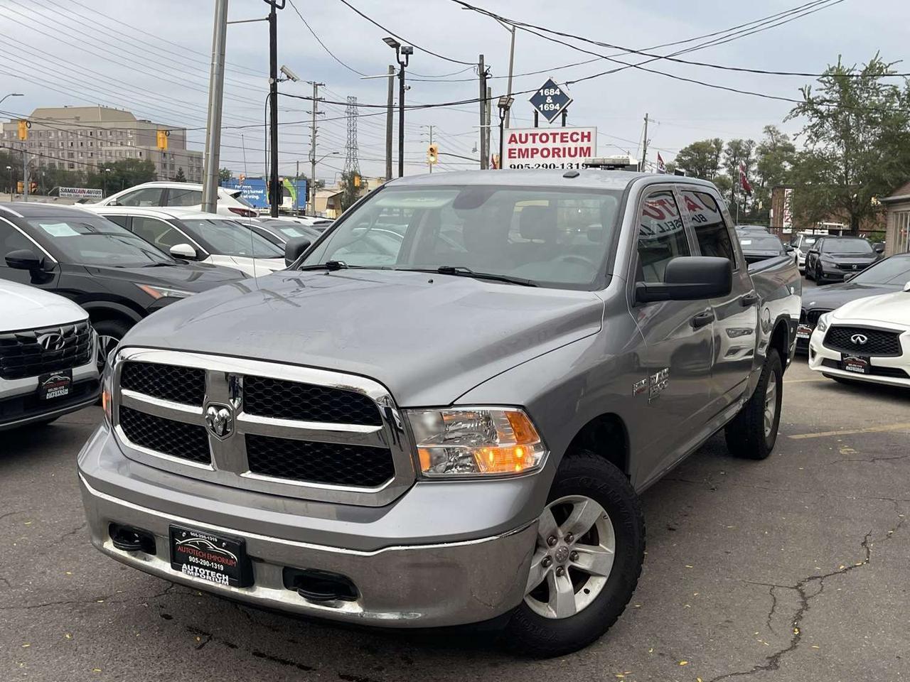 2022 RAM 1500 SLT CREW CAB HEMI 4X4   6PASS   Rev Cam Photo0