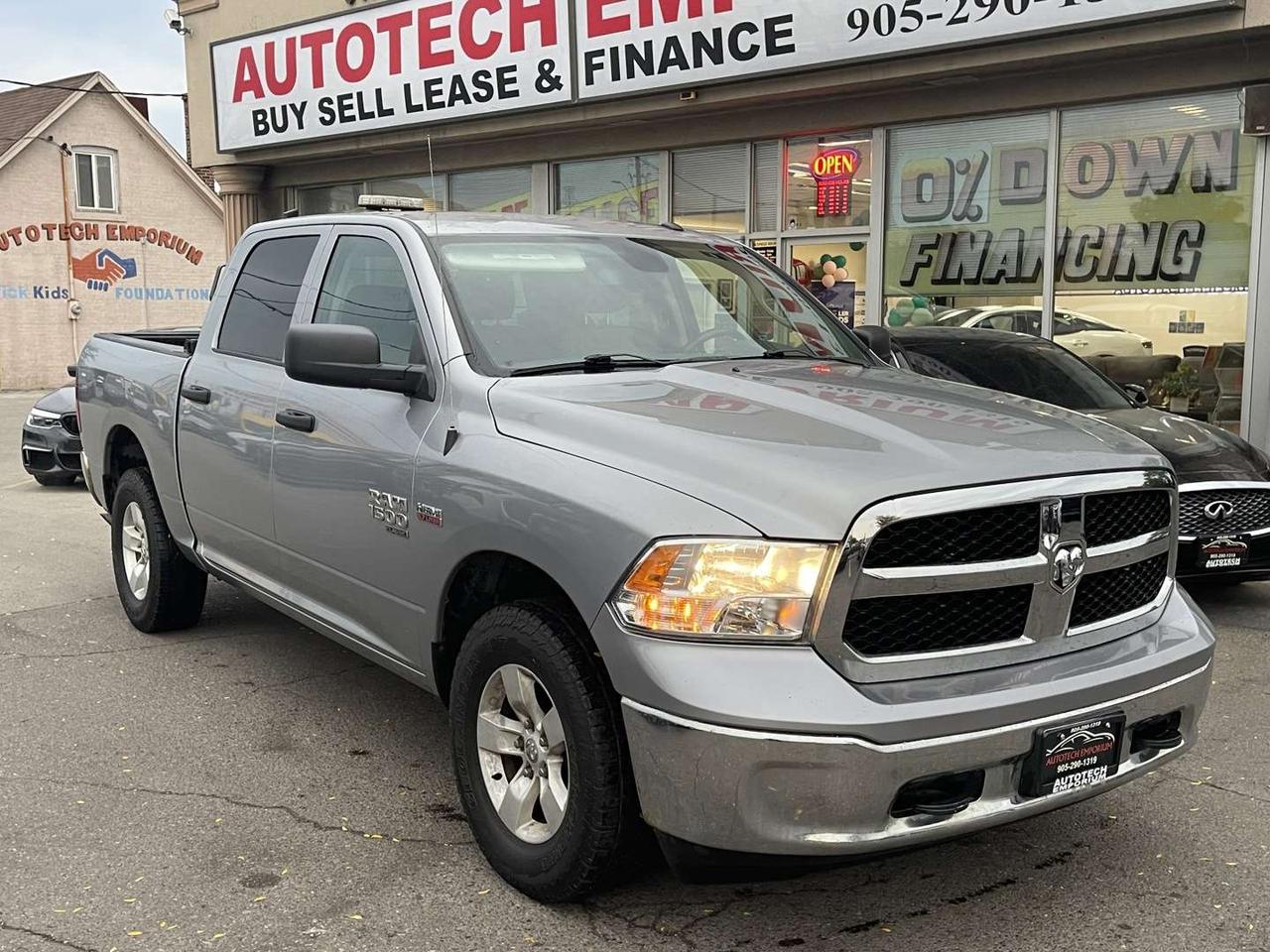 2022 RAM 1500 SLT CREW CAB HEMI 4X4   6PASS   Rev Cam Photo