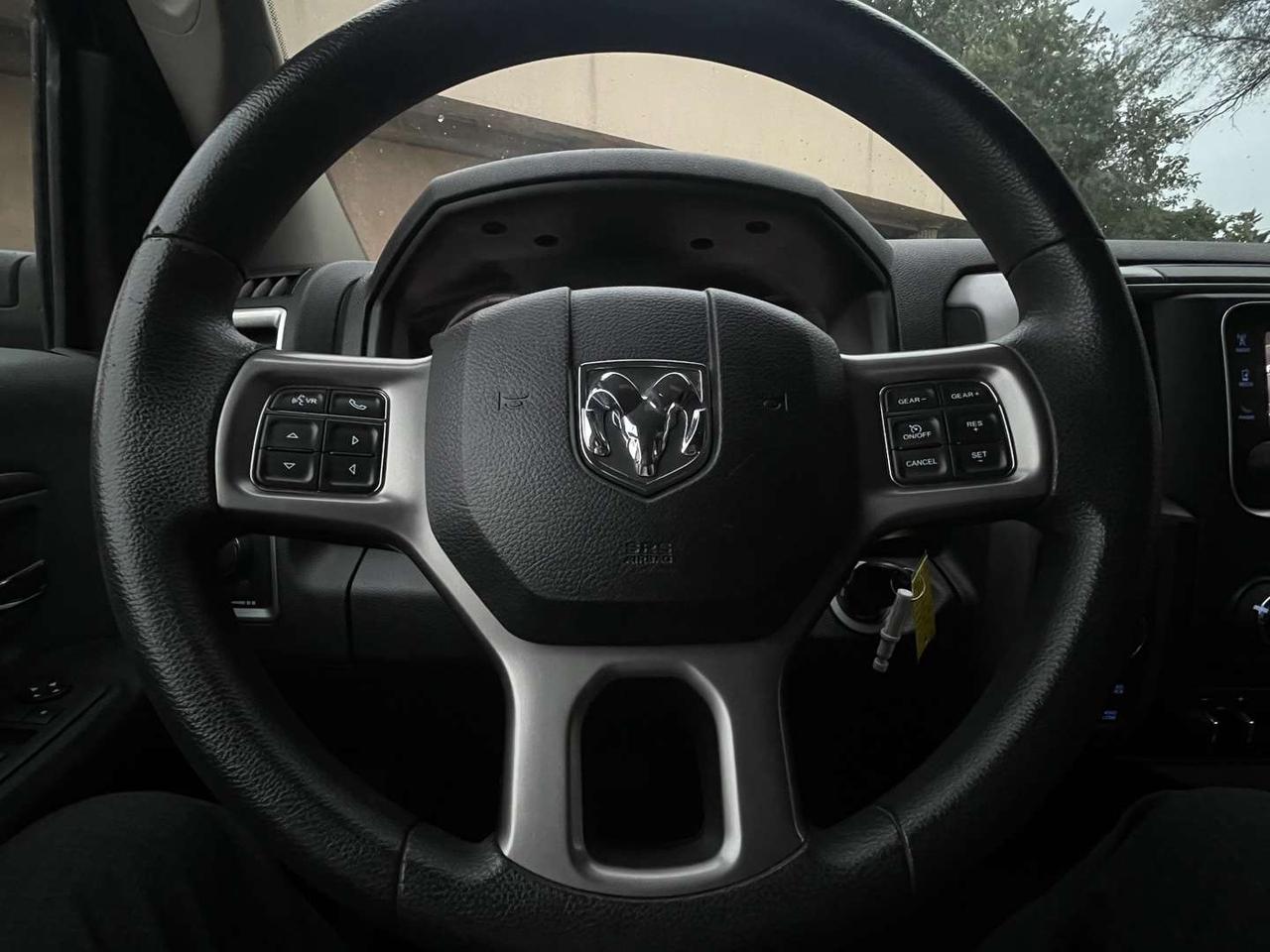 2022 RAM 1500 SLT CREW CAB HEMI 4X4   6PASS   Rev Cam Photo