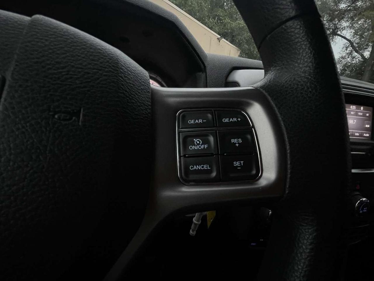2022 RAM 1500 SLT CREW CAB HEMI 4X4   6PASS   Rev Cam Photo
