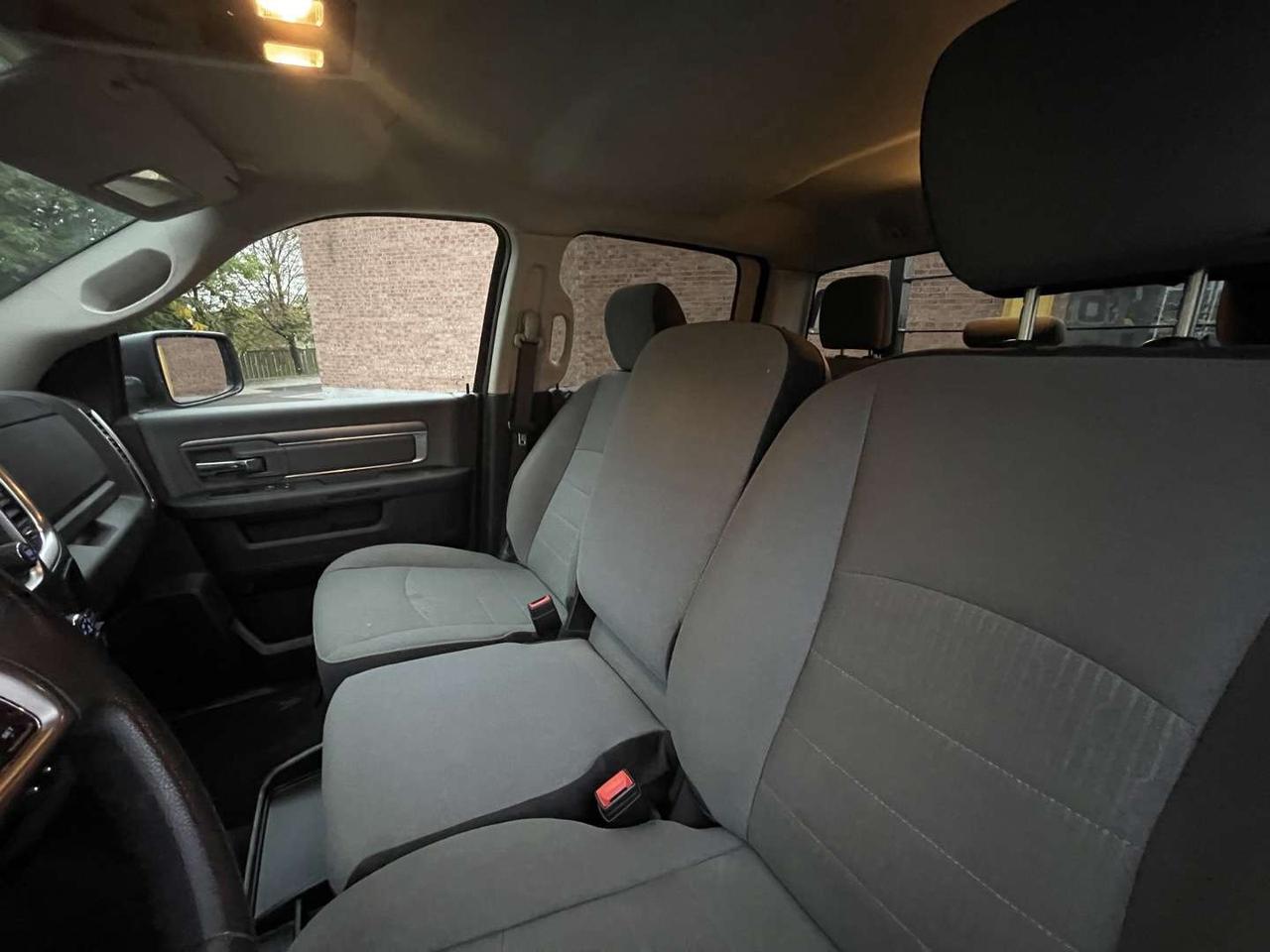 2022 RAM 1500 SLT CREW CAB HEMI 4X4   6PASS   Rev Cam Photo