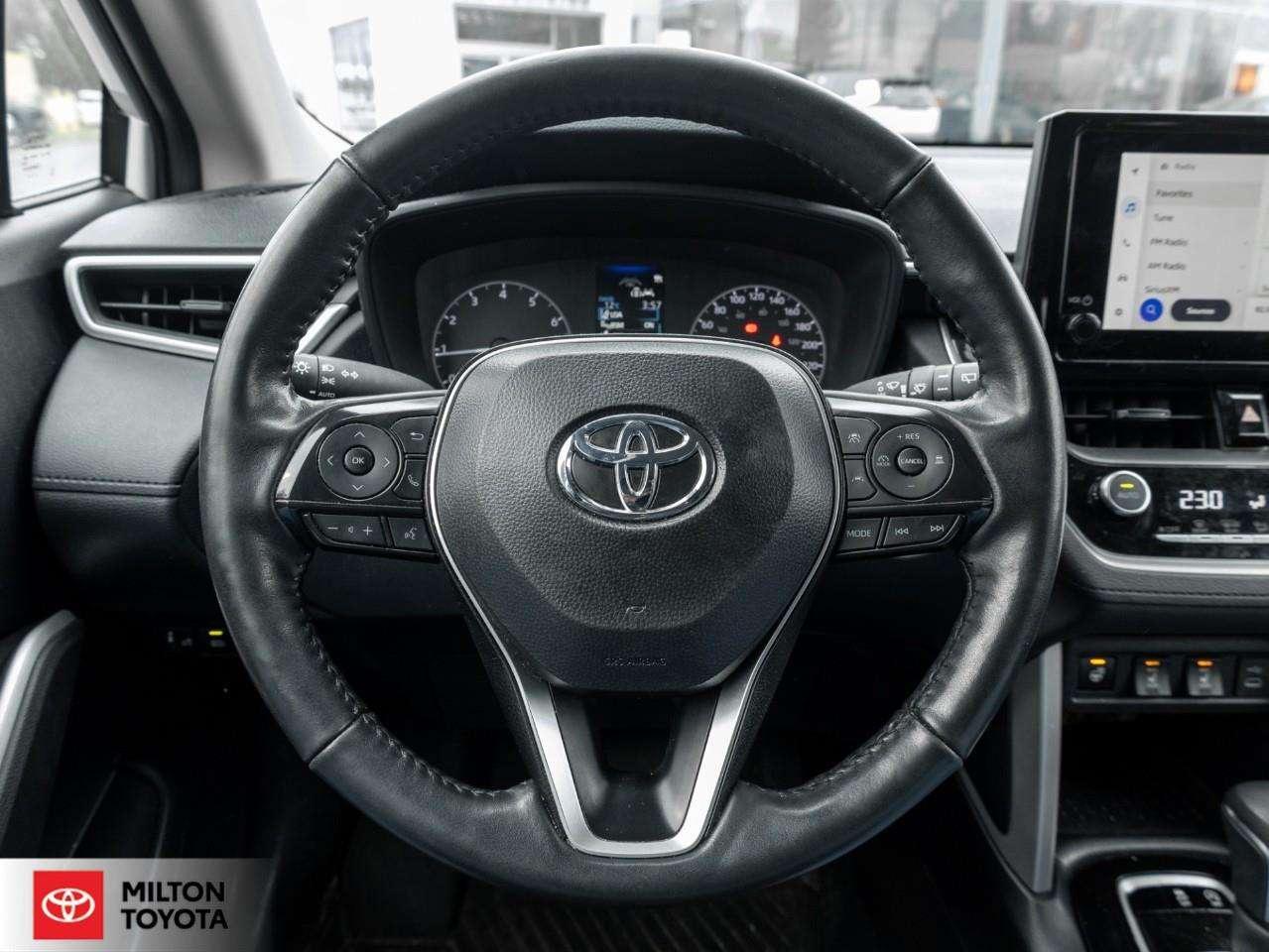 2025 Toyota Corolla Cross 8 MULTIMEDIA WIRELESS CARPLAY ANDROID AUTO HEATED STEERING BLIND SPOT ONE OWNER TCUV LE Photo