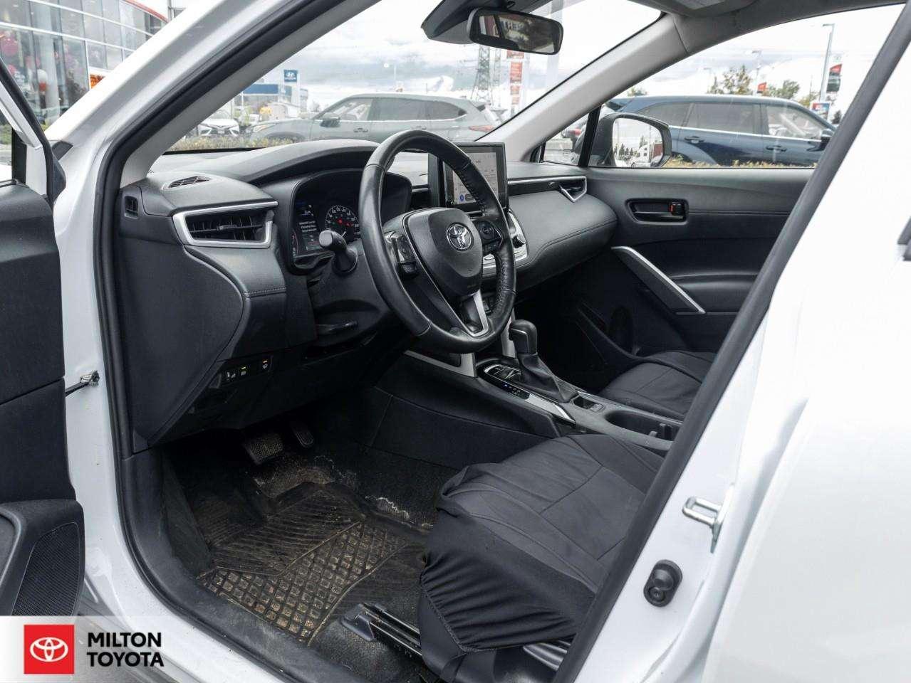 2025 Toyota Corolla Cross 8 MULTIMEDIA WIRELESS CARPLAY ANDROID AUTO HEATED STEERING BLIND SPOT ONE OWNER TCUV LE Photo