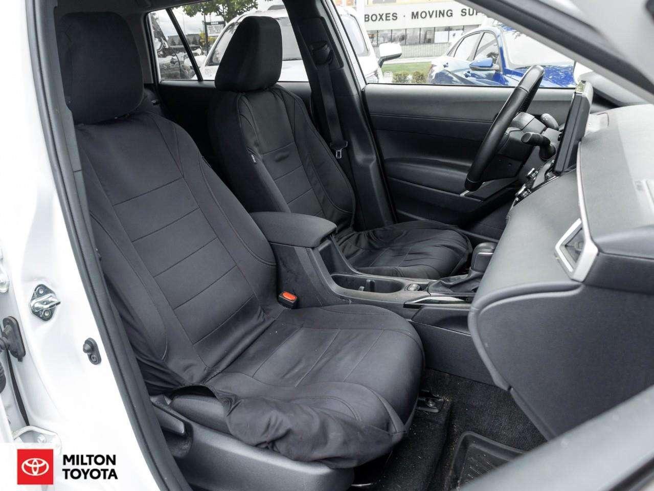 2025 Toyota Corolla Cross 8 MULTIMEDIA WIRELESS CARPLAY ANDROID AUTO HEATED STEERING BLIND SPOT ONE OWNER TCUV LE Photo