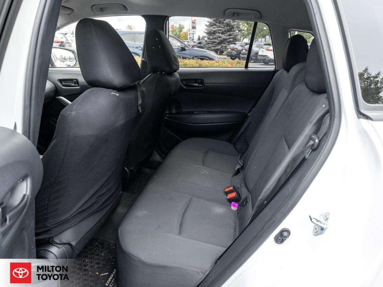2025 Toyota Corolla Cross 8 MULTIMEDIA WIRELESS CARPLAY ANDROID AUTO HEATED STEERING BLIND SPOT ONE OWNER TCUV LE Photo
