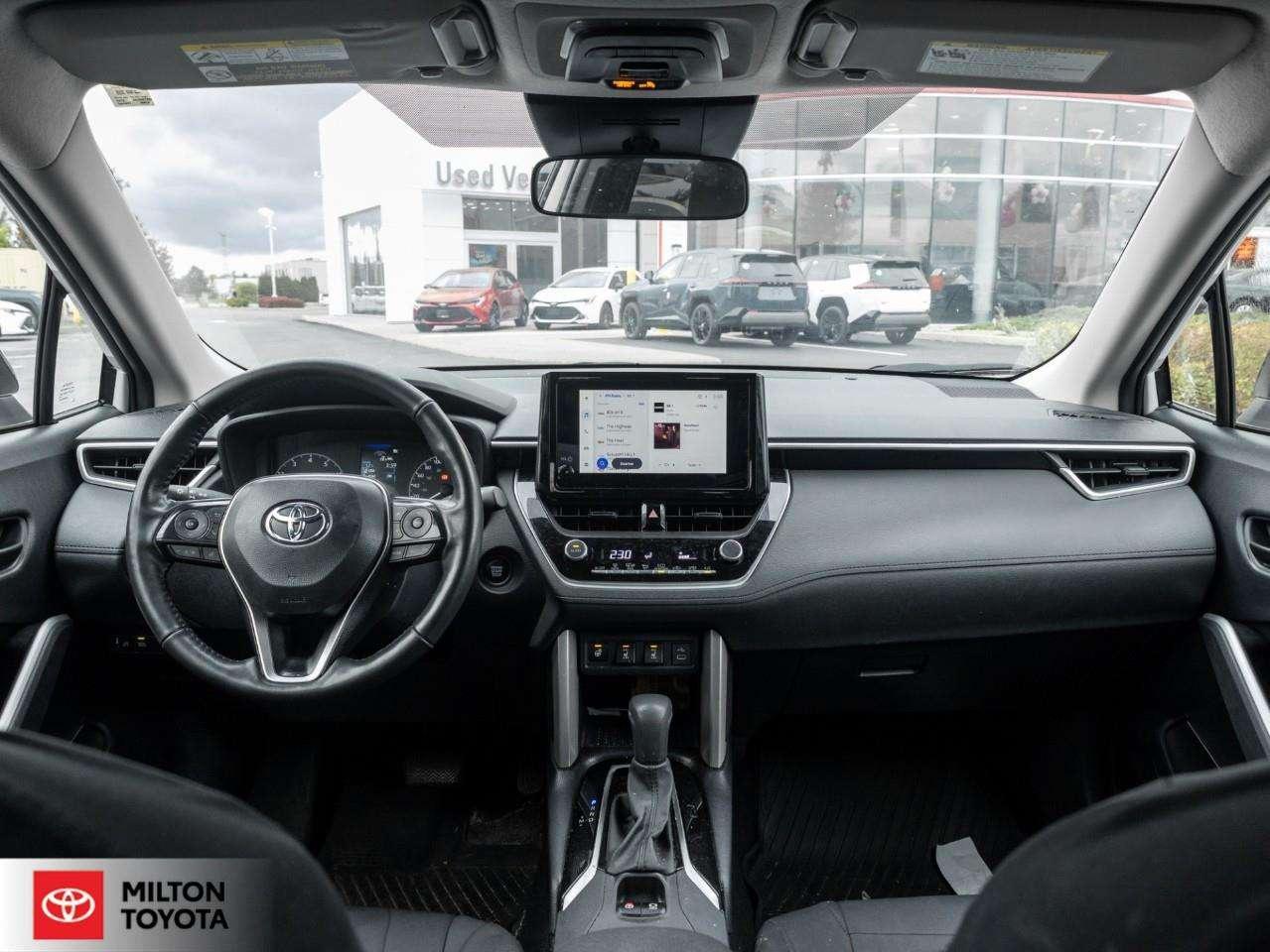 2025 Toyota Corolla Cross 8 MULTIMEDIA WIRELESS CARPLAY ANDROID AUTO HEATED STEERING BLIND SPOT ONE OWNER TCUV LE Photo