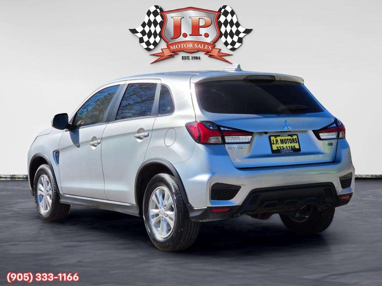 2024 Mitsubishi RVR SE Apple CarPlay & Android Auto • Heated Front Seats • Lane Assist • SiriusXM® Satellite Radio • Keyless Entry Photo