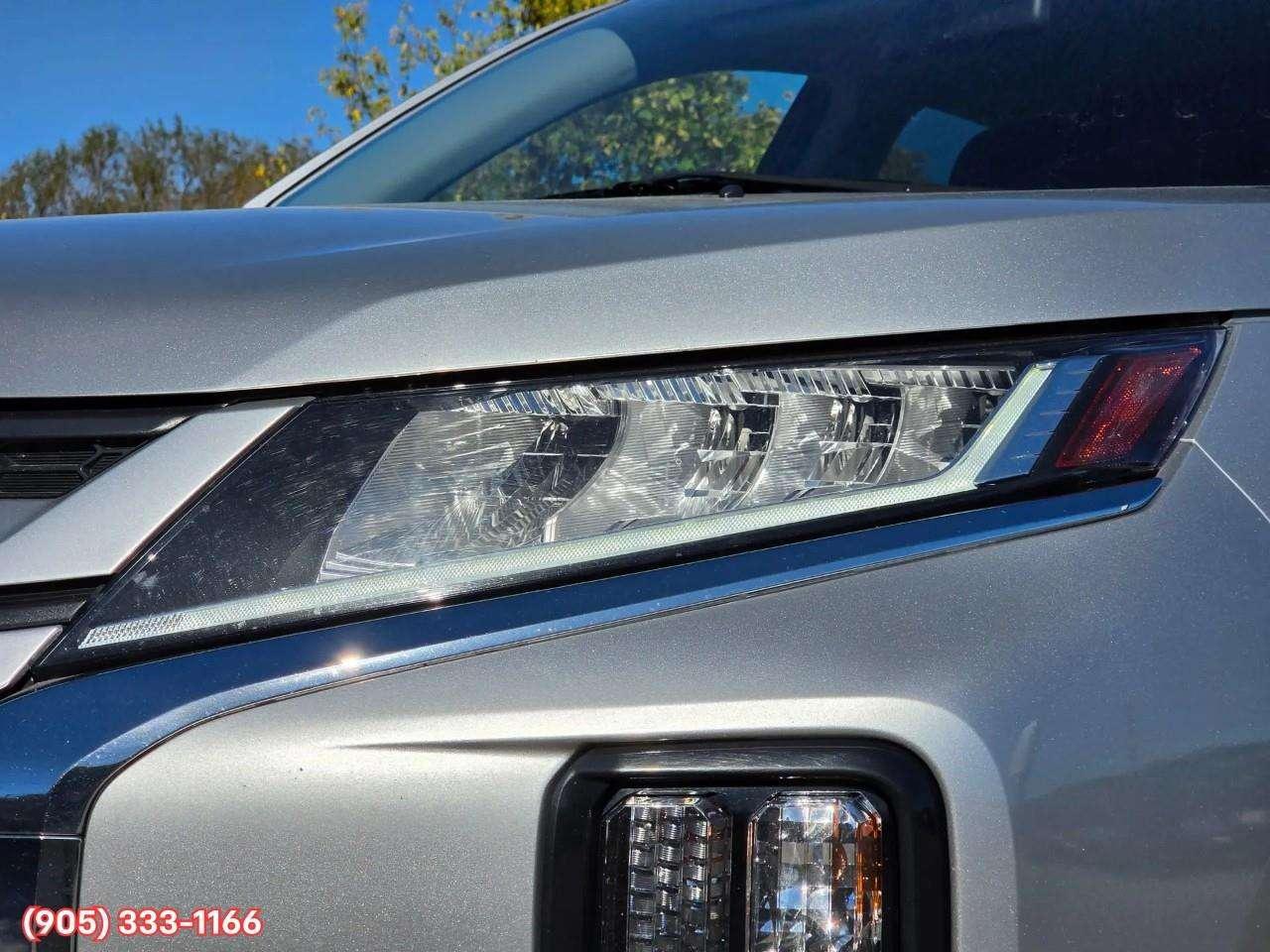 2024 Mitsubishi RVR SE Apple CarPlay & Android Auto • Heated Front Seats • Lane Assist • SiriusXM® Satellite Radio • Keyless Entry Photo2