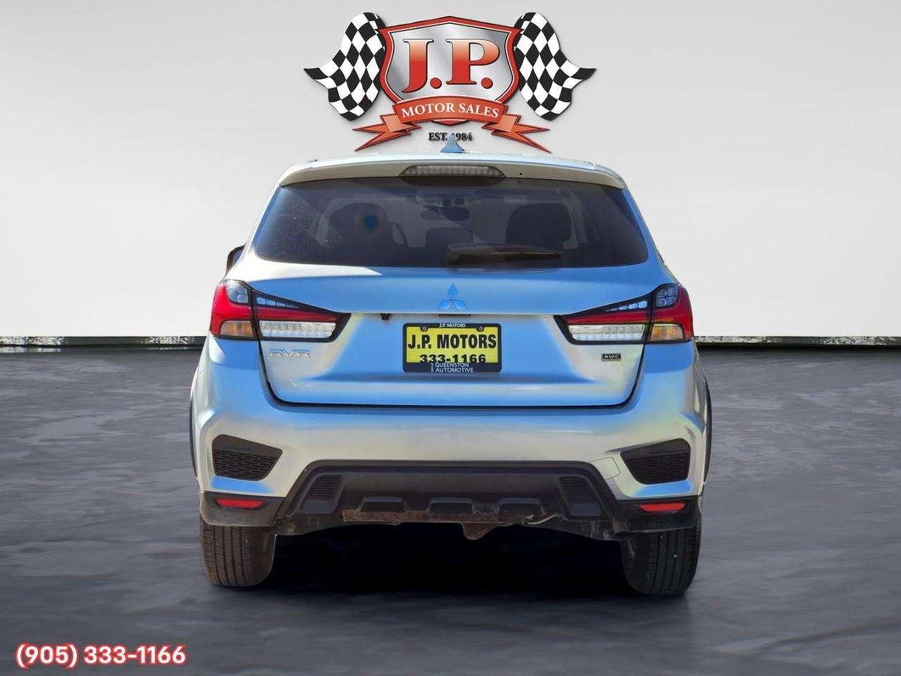 2024 Mitsubishi RVR SE Apple CarPlay & Android Auto • Heated Front Seats • Lane Assist • SiriusXM® Satellite Radio • Keyless Entry Photo