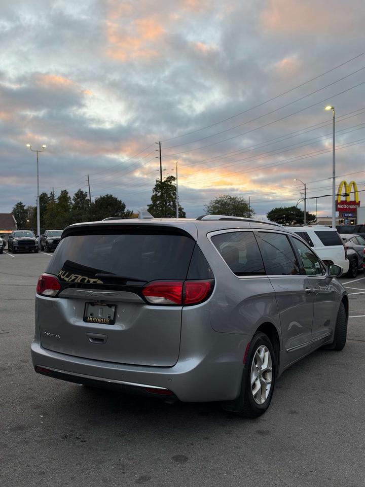 2017 Chrysler Pacifica 4DR WGN TOURING-L PLUS Photo