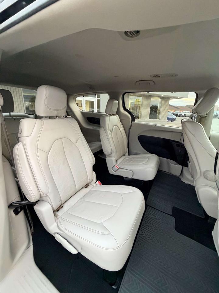 2017 Chrysler Pacifica 4DR WGN TOURING-L PLUS Photo