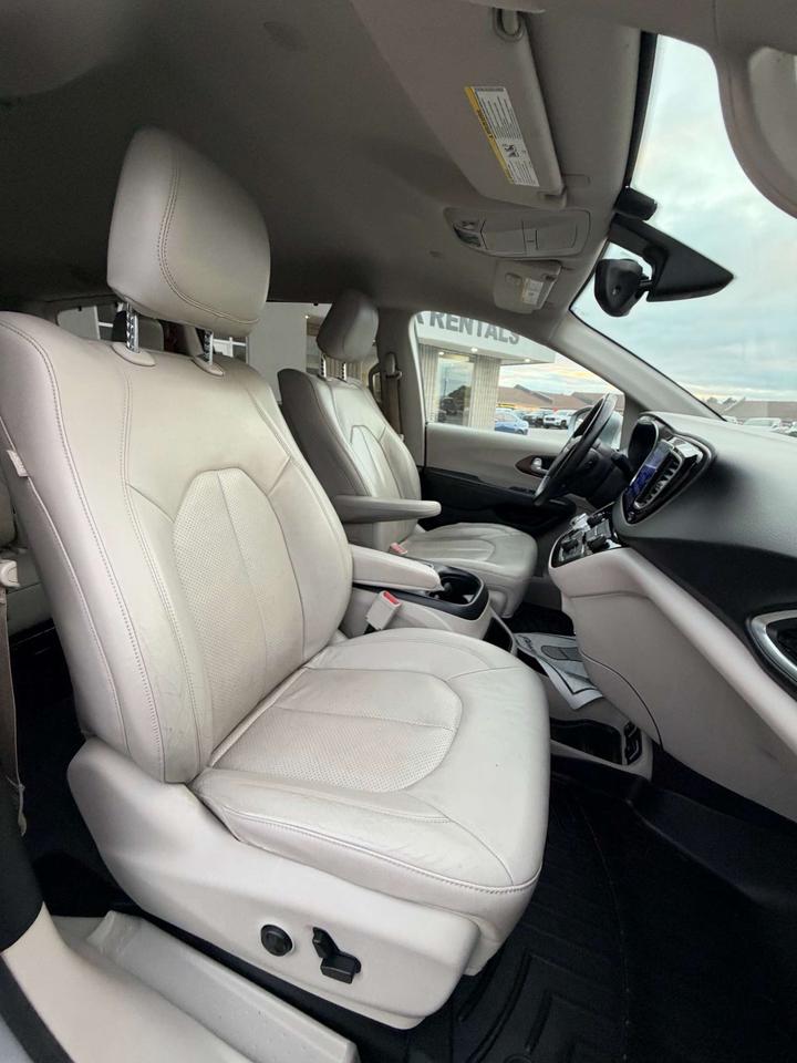 2017 Chrysler Pacifica 4DR WGN TOURING-L PLUS Photo