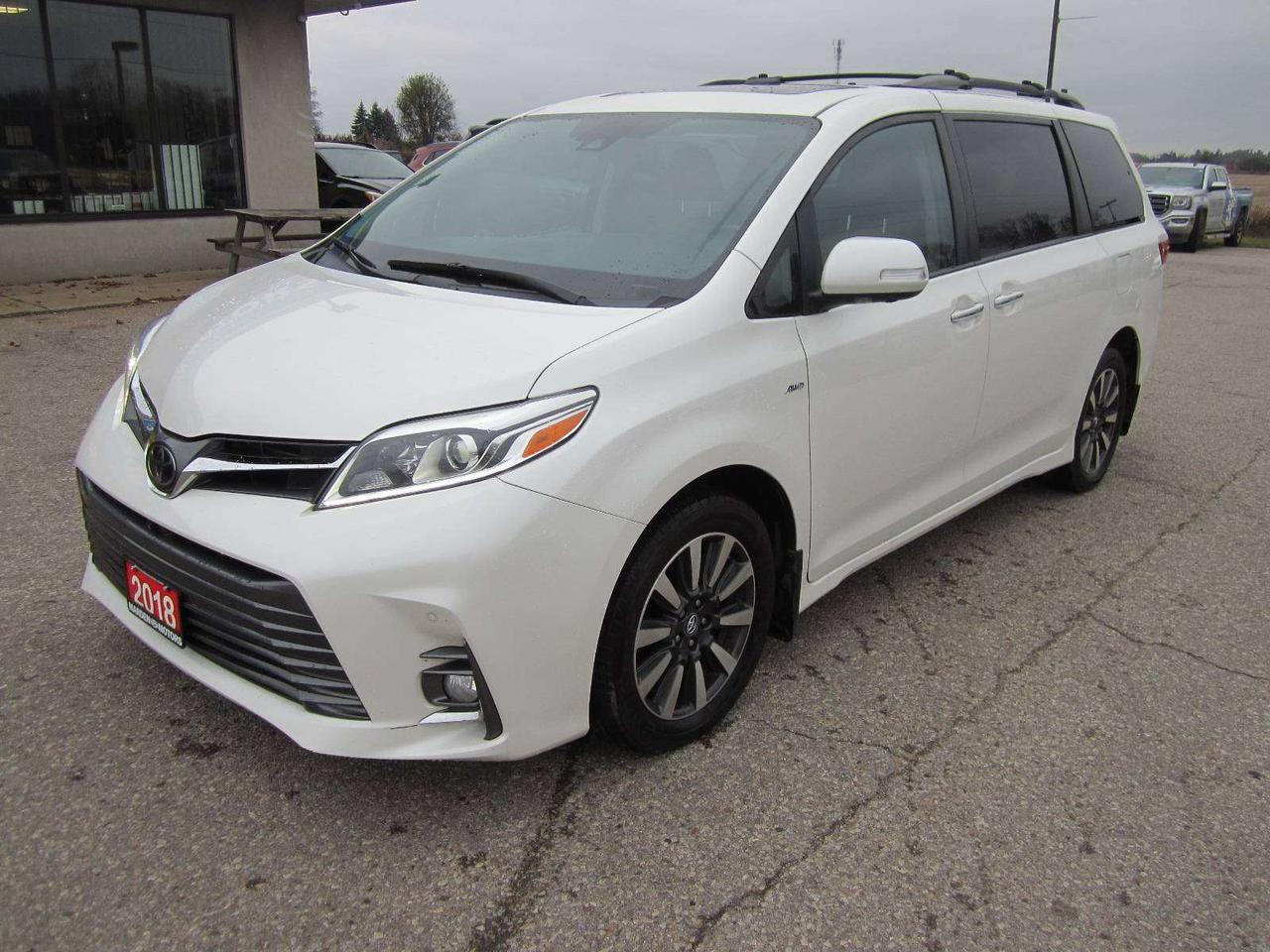 2018 Toyota Sienna XLE LIMITED AWD NO ACCIDENTS NO FEES! Photo