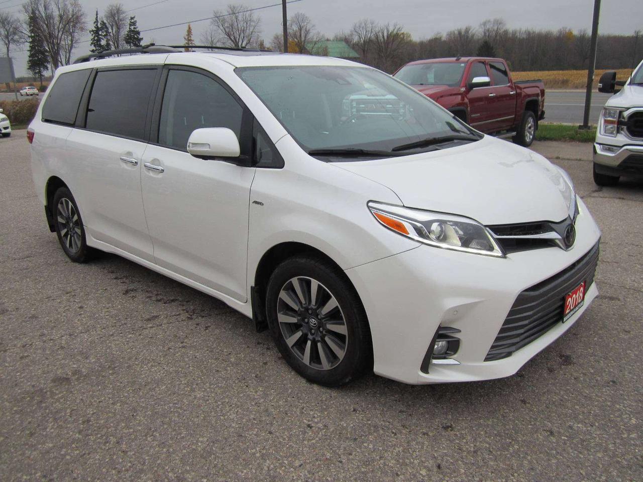 2018 Toyota Sienna XLE LIMITED AWD NO ACCIDENTS NO FEES! Photo