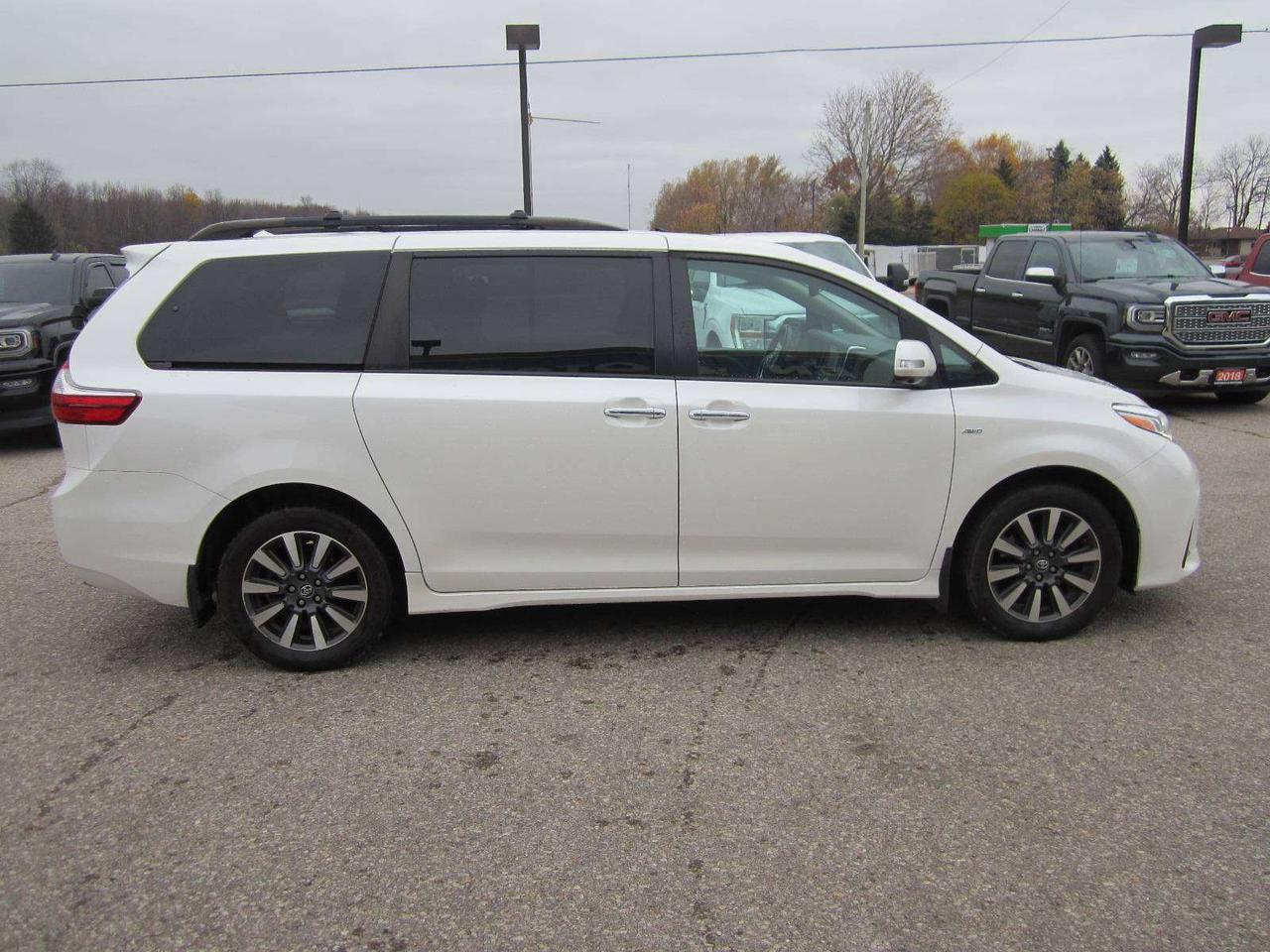 2018 Toyota Sienna XLE LIMITED AWD NO ACCIDENTS NO FEES! Photo4