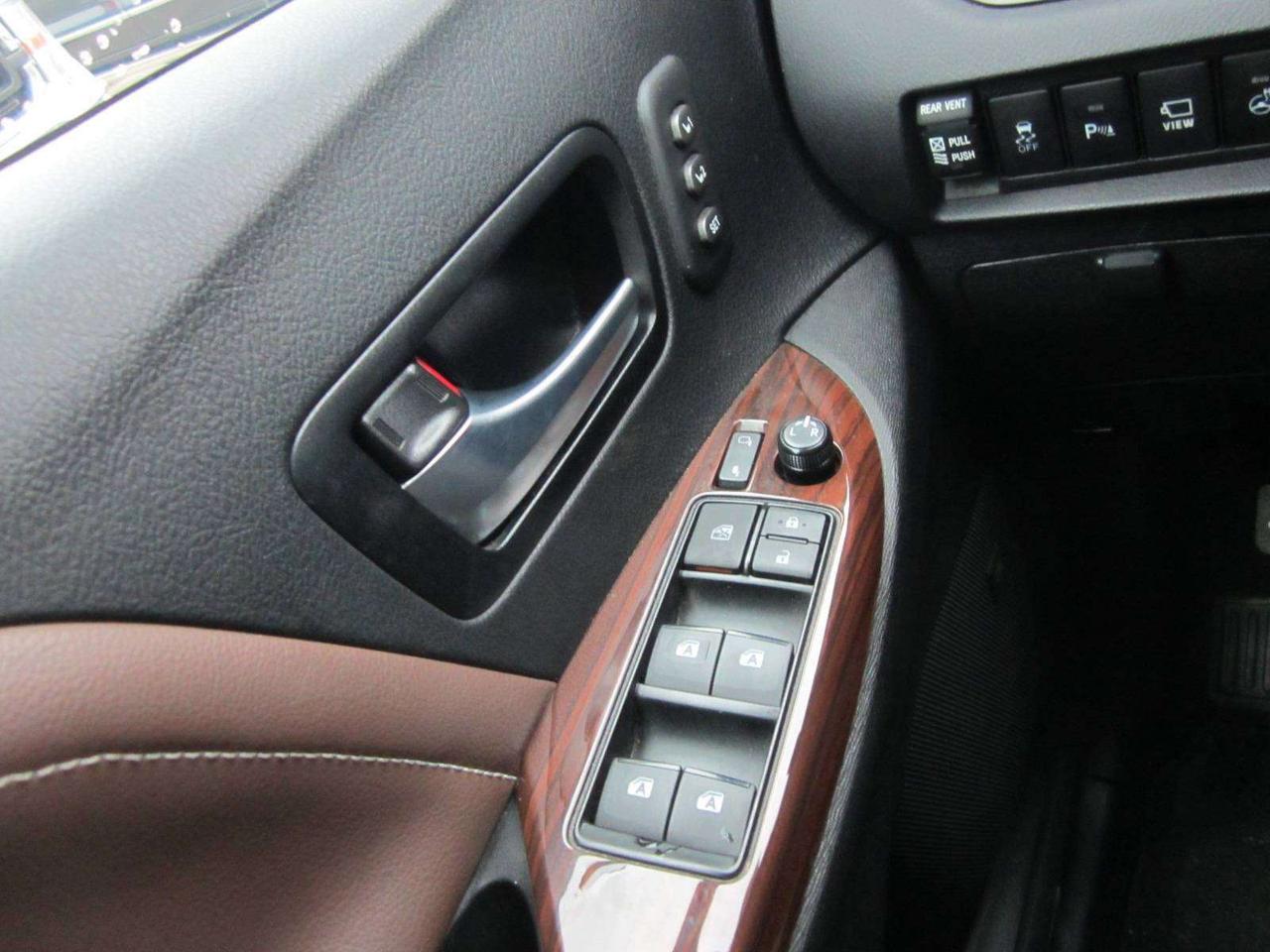 2018 Toyota Sienna XLE LIMITED AWD NO ACCIDENTS NO FEES! Photo