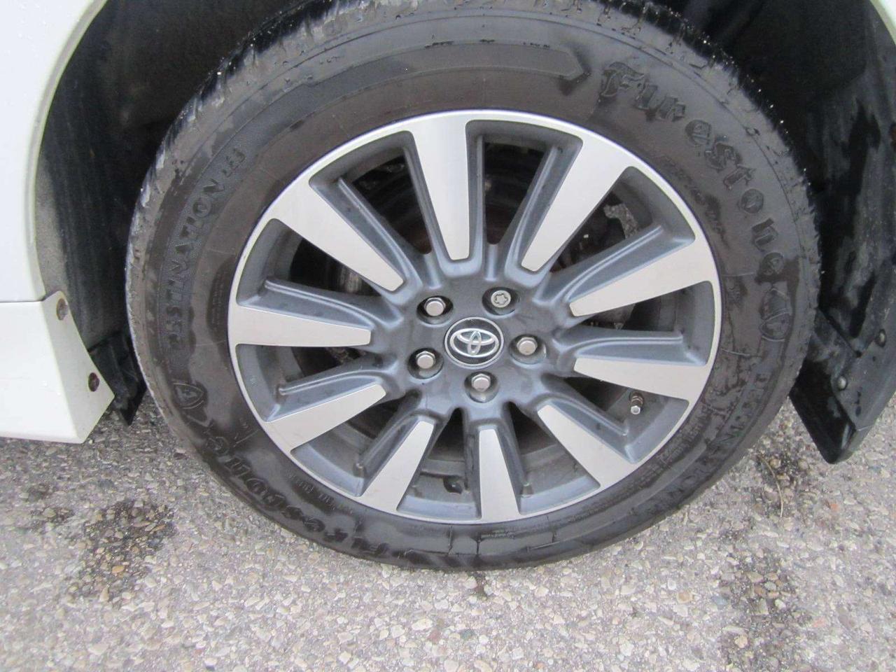 2018 Toyota Sienna XLE LIMITED AWD NO ACCIDENTS NO FEES! Photo