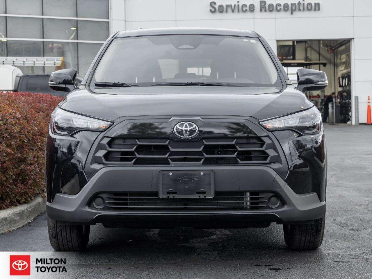 2026 Toyota Corolla Cross ALLOYS WIRELESS CARPLAY BLIND SPOT HEATED SEATS HEATED STEERING ONE OWNER LE Photo