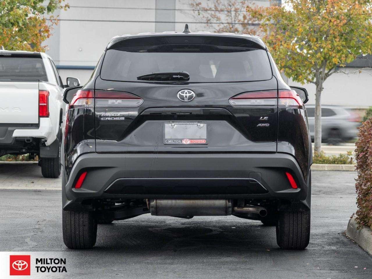2026 Toyota Corolla Cross ALLOYS WIRELESS CARPLAY BLIND SPOT HEATED SEATS HEATED STEERING ONE OWNER LE Photo