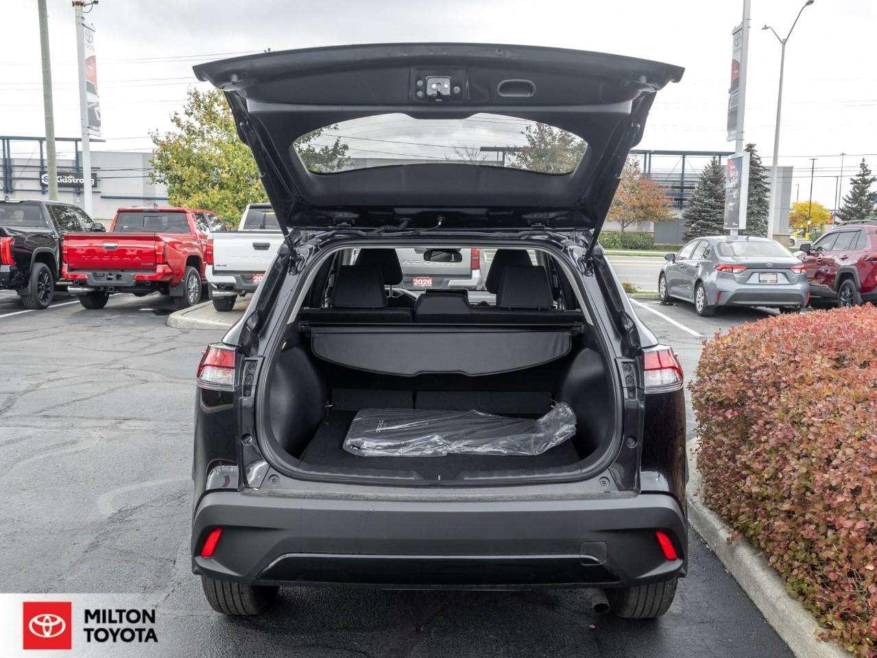 2026 Toyota Corolla Cross ALLOYS WIRELESS CARPLAY BLIND SPOT HEATED SEATS HEATED STEERING ONE OWNER LE Photo