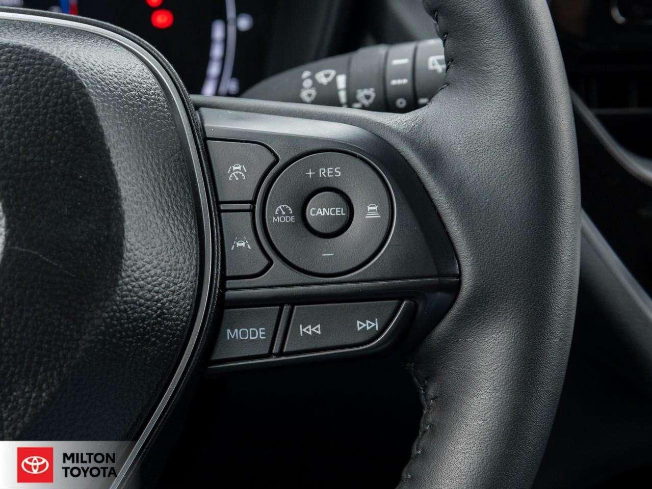2026 Toyota Corolla Cross ALLOYS WIRELESS CARPLAY BLIND SPOT HEATED SEATS HEATED STEERING ONE OWNER LE Photo